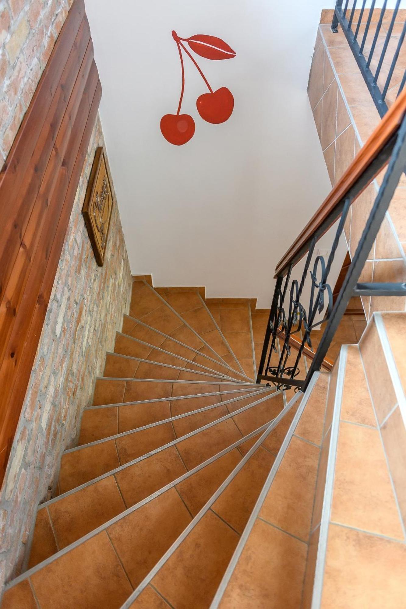 Cherry Apartmanhaz シャールヴァール エクステリア 写真