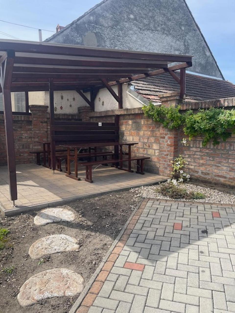 Cherry Apartmanhaz シャールヴァール エクステリア 写真