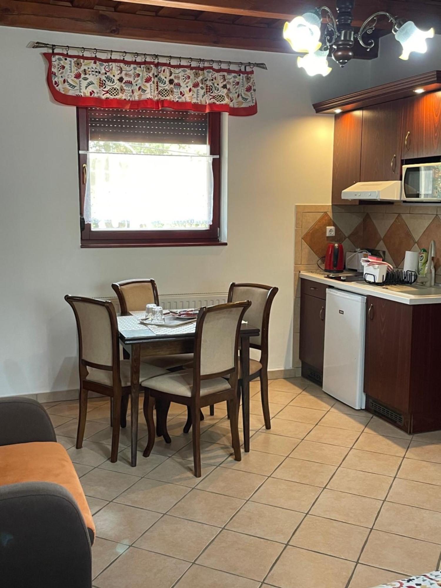 Cherry Apartmanhaz シャールヴァール エクステリア 写真